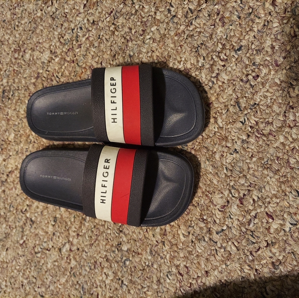 Tommy Slides